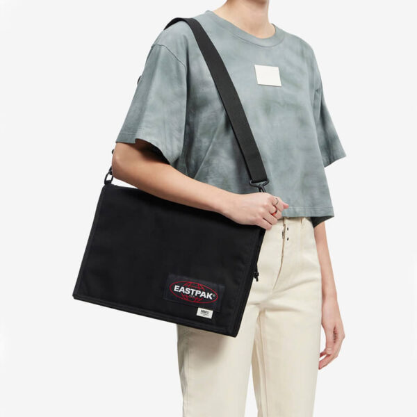 MM6 x EASTPAK Bolso Crew XL - Black