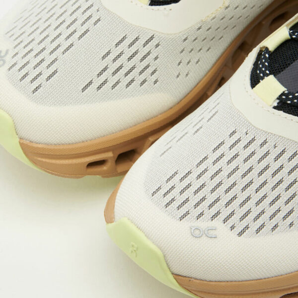 ON-RUNNING-Cloudmonster-Cream-Dune-7